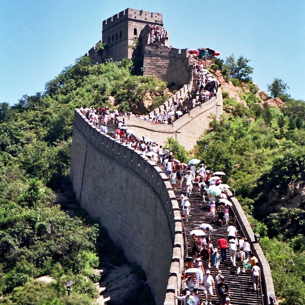 Crowds of visitors at the Badaling Great Wall